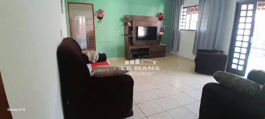 Chácara à venda com 6 quartos, 200m² - Foto 13