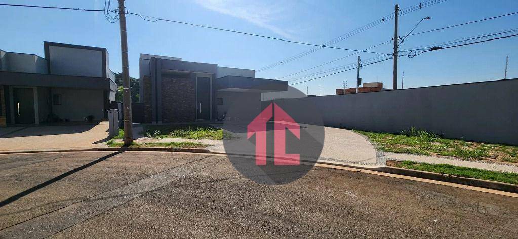 Casa de Condomínio à venda com 4 quartos, 254m² - Foto 2