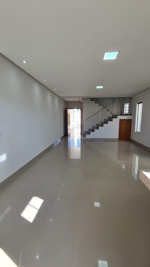 Casa à venda com 3 quartos, 150m² - Foto 3
