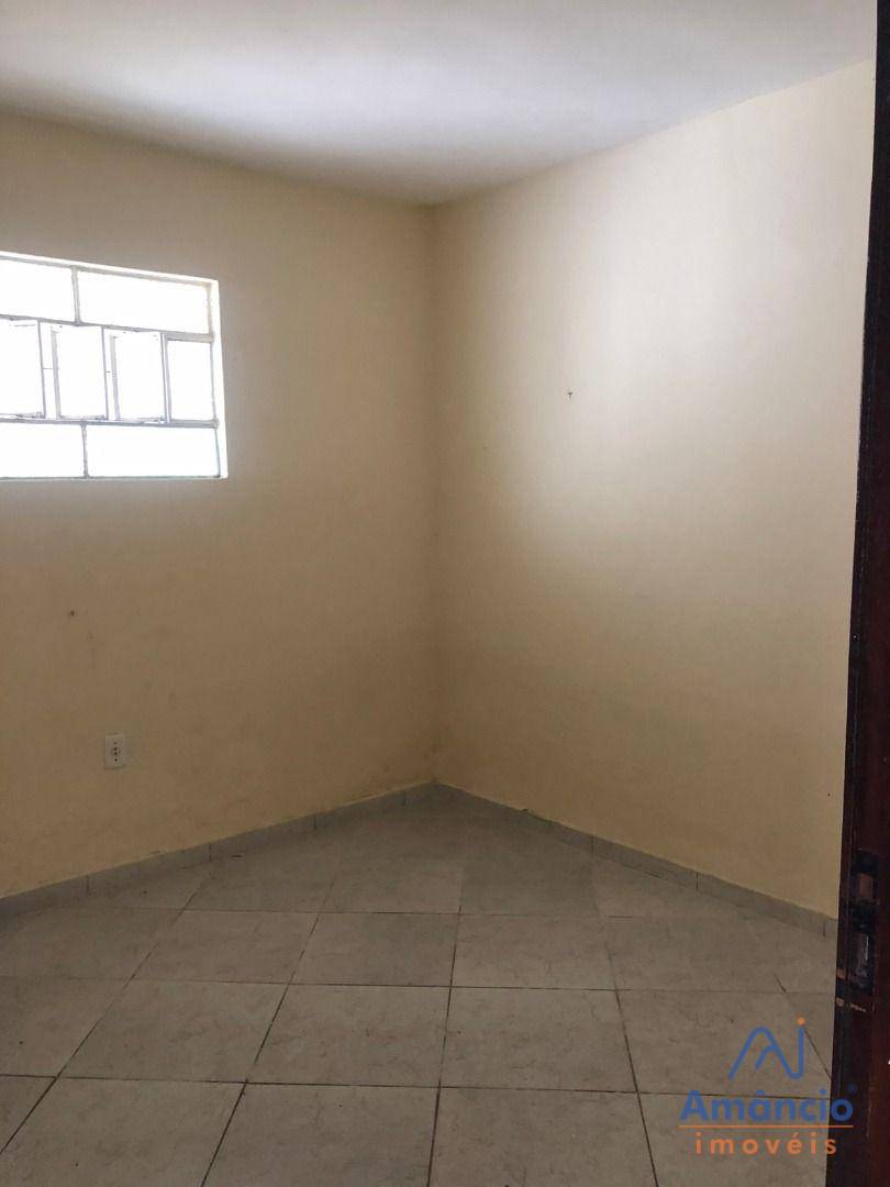 Casa à venda com 2 quartos, 70m² - Foto 5