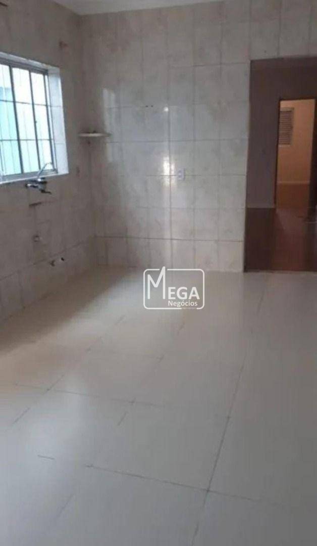 Casa à venda com 3 quartos, 157m² - Foto 1