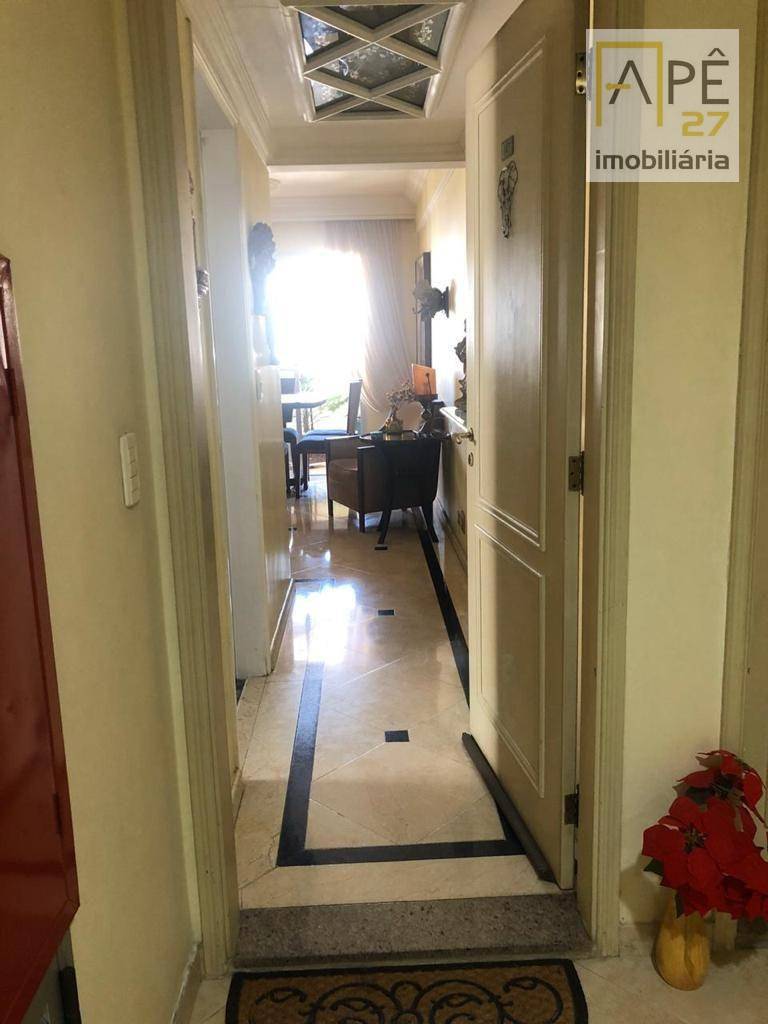 Apartamento à venda com 3 quartos, 220m² - Foto 1