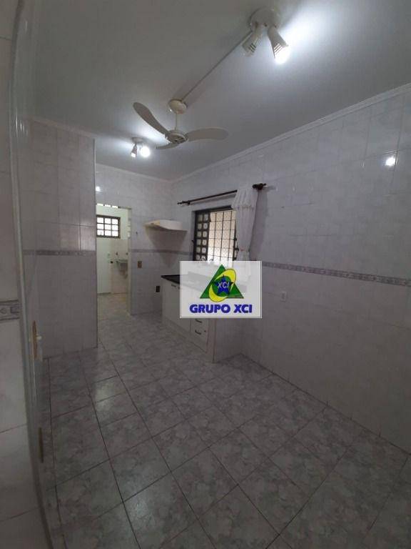 Casa à venda e aluguel com 3 quartos, 140m² - Foto 26