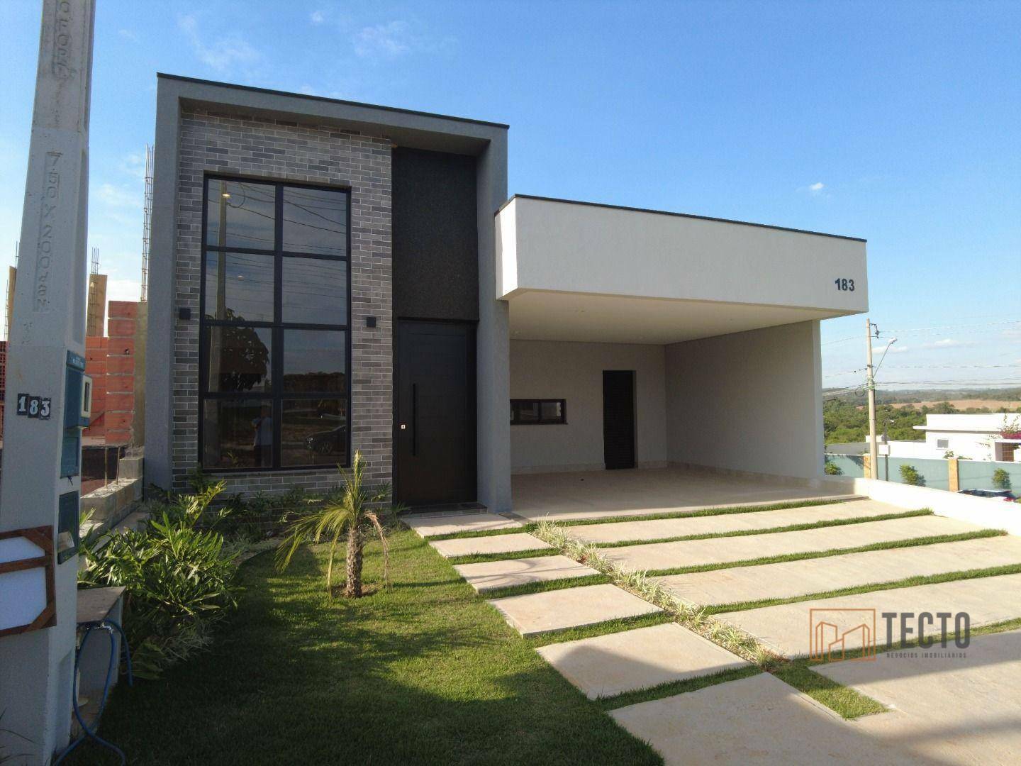 Casa de Condomínio à venda com 3 quartos, 195m² - Foto 1