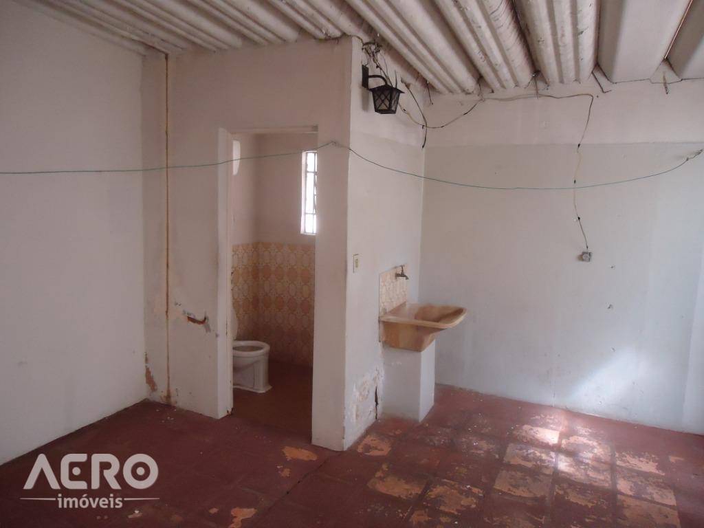 Casa à venda com 7 quartos, 350m² - Foto 13