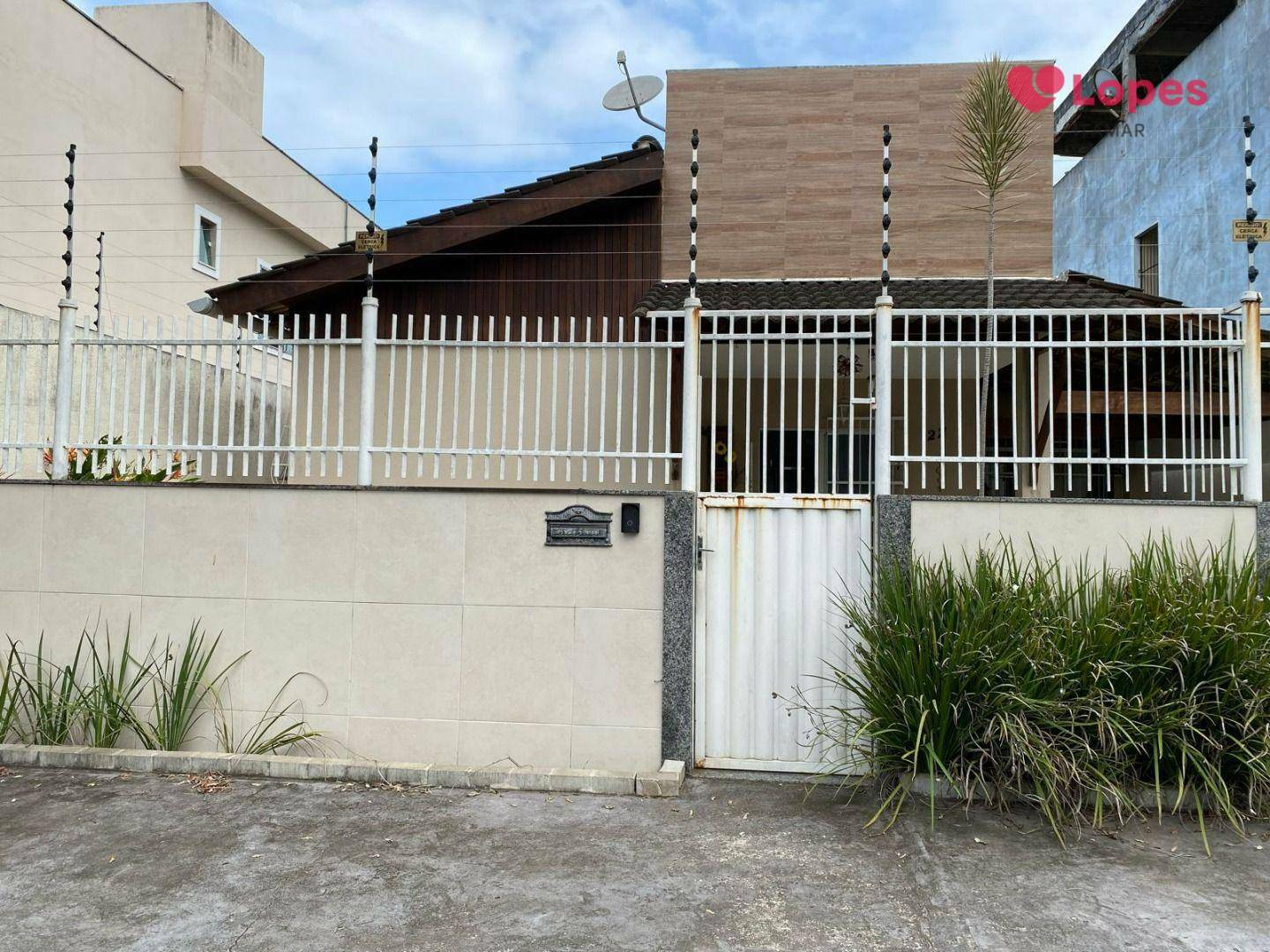 Casa à venda com 3 quartos, 250m² - Foto 2