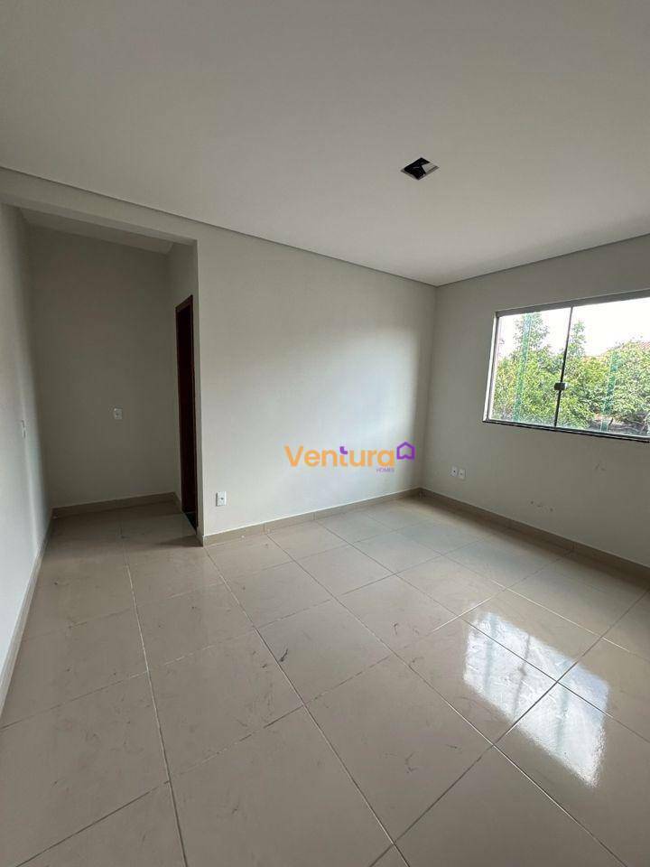 Casa à venda com 5 quartos, 230m² - Foto 2