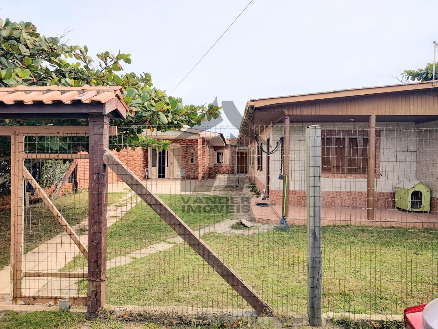 Casa à venda com 6 quartos, 300m² - Foto 1