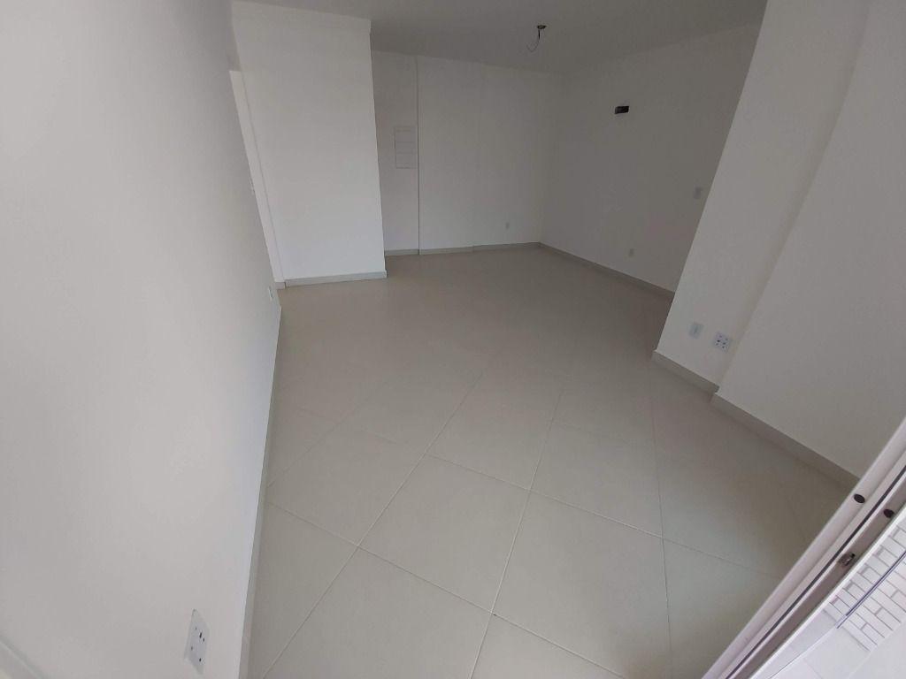 Apartamento à venda com 3 quartos, 121m² - Foto 3