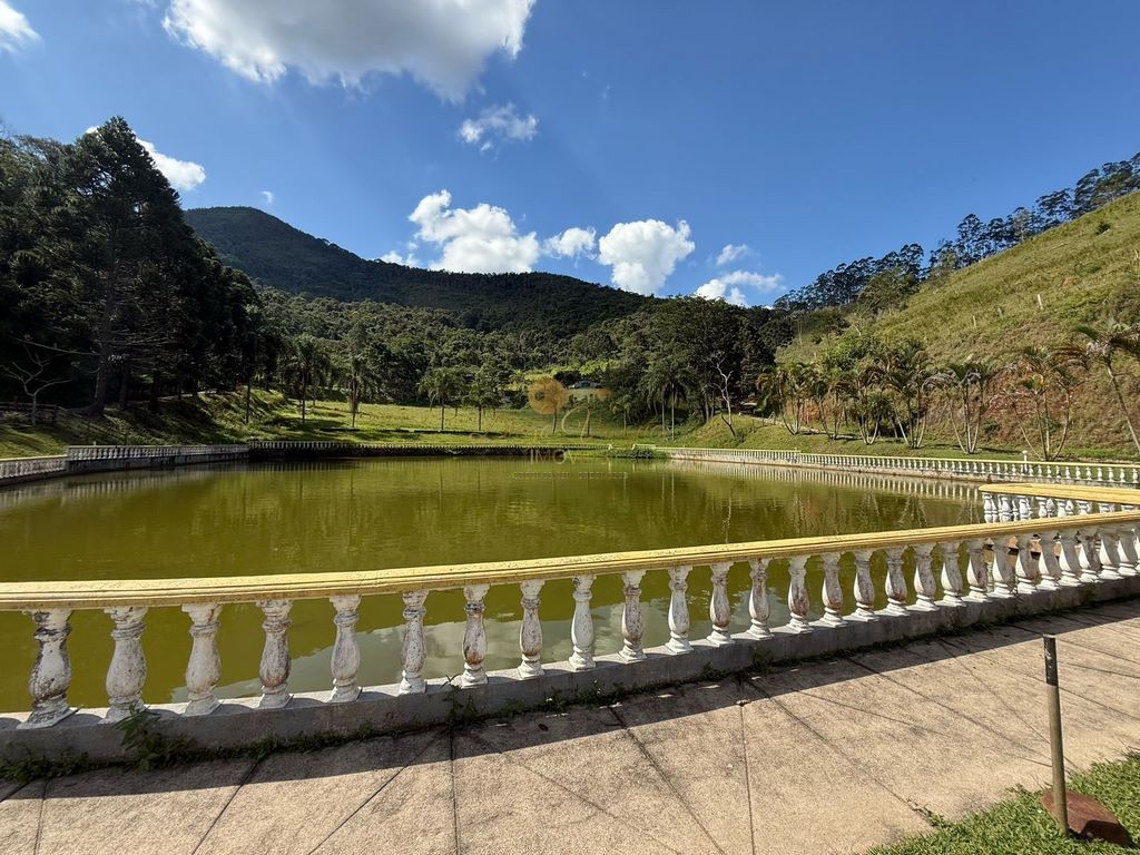Fazenda à venda com 5 quartos, 677600m² - Foto 1