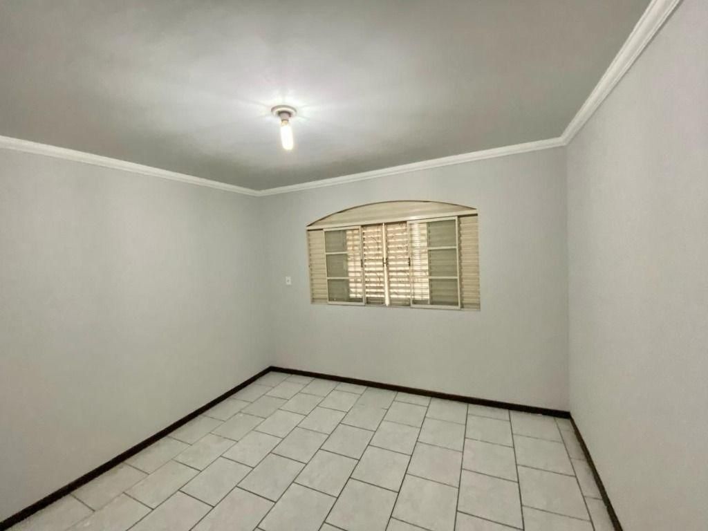 Casa para alugar com 2 quartos, 187m² - Foto 1