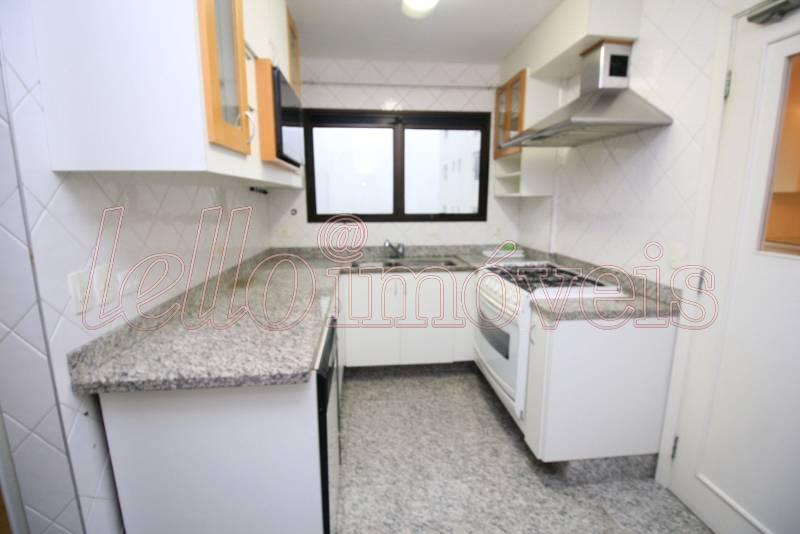 Apartamento para alugar com 3 quartos, 240m² - Foto 9