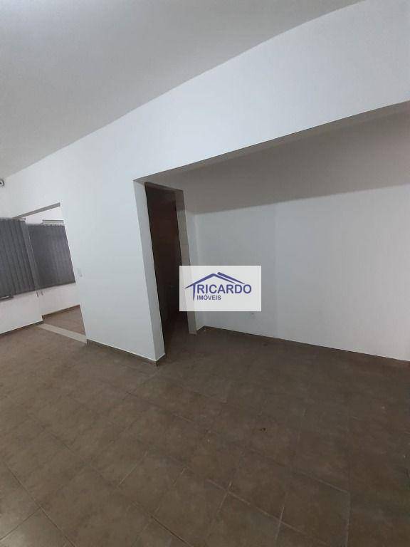 Casa para alugar com 4 quartos, 240m² - Foto 42