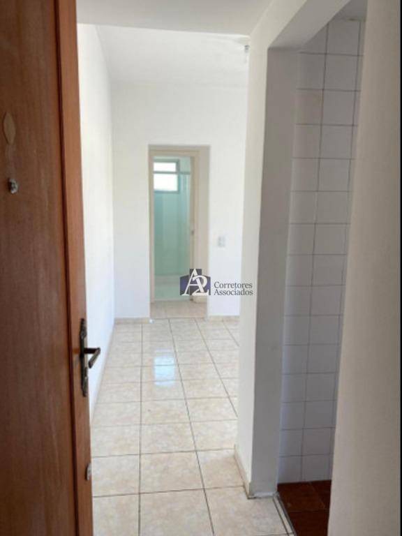 Apartamento à venda com 1 quarto, 50m² - Foto 4