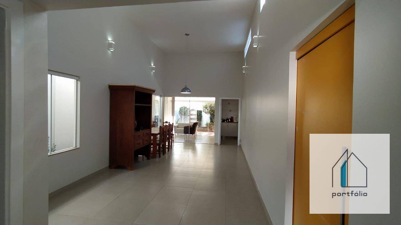 Casa à venda com 4 quartos, 200m² - Foto 4