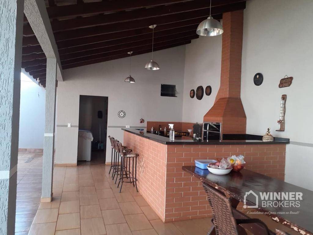 Casa à venda com 3 quartos, 250m² - Foto 4
