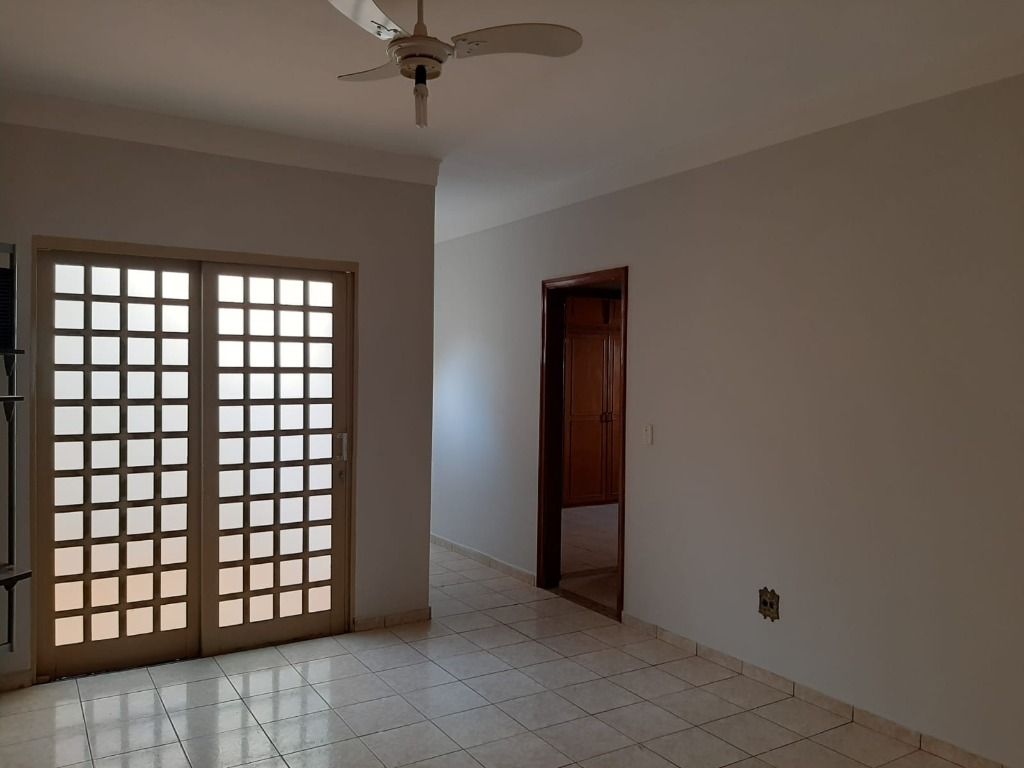 Casa à venda com 6 quartos, 256m² - Foto 10