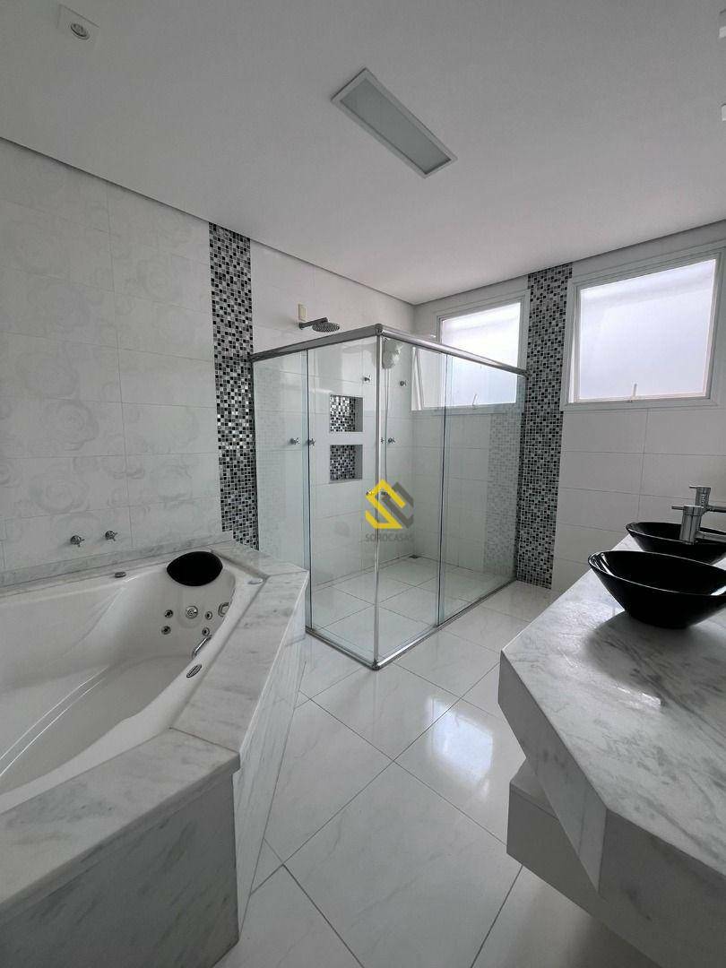 Casa de Condomínio para alugar com 4 quartos, 421m² - Foto 8