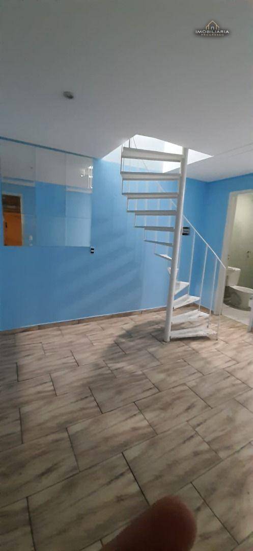 Sobrado à venda com 2 quartos, 200m² - Foto 3