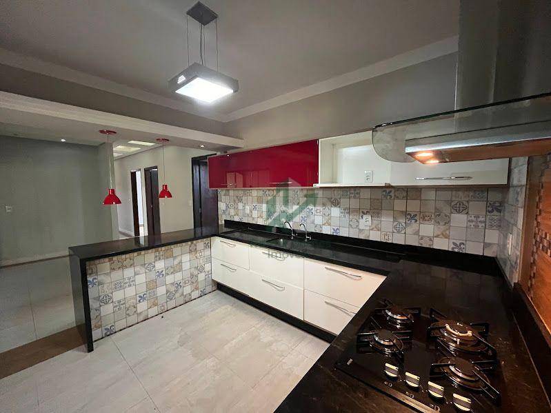 Casa, 3 quartos, 213 m² - Foto 3