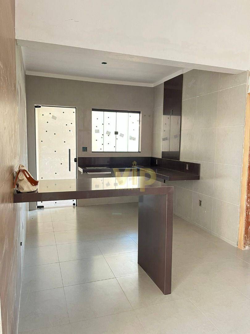 Casa à venda com 3 quartos, 145m² - Foto 1