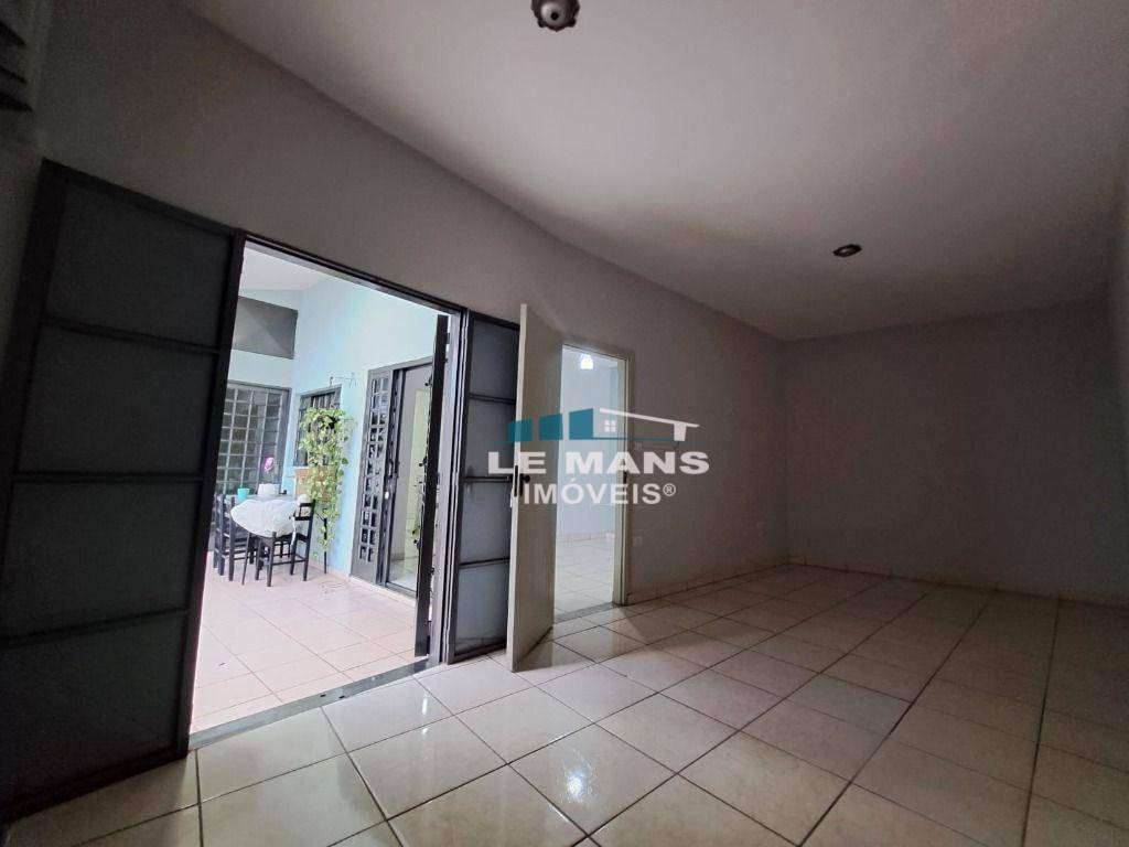 Casa à venda com 4 quartos, 250m² - Foto 25