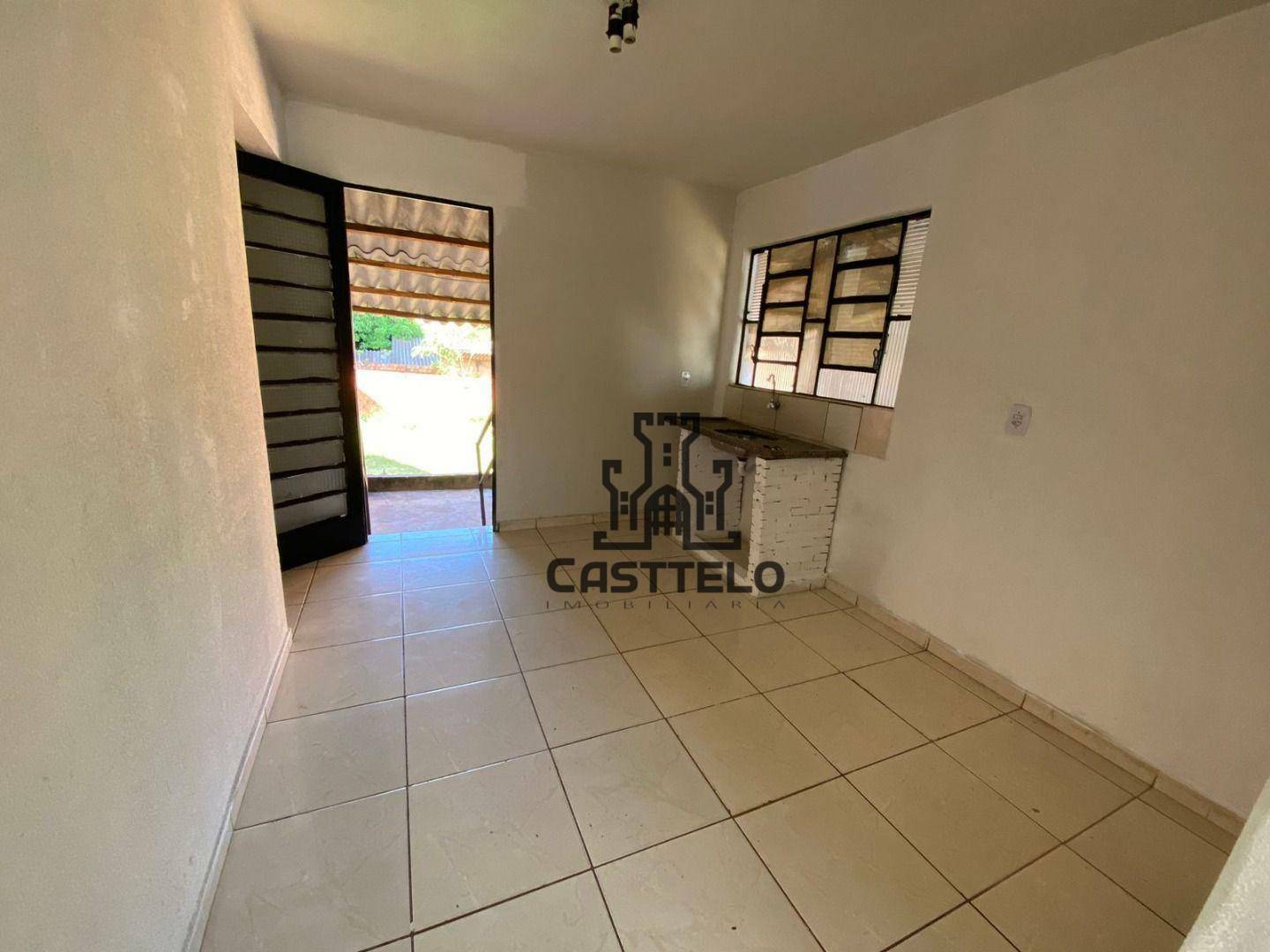 Casa à venda com 2 quartos, 70m² - Foto 5