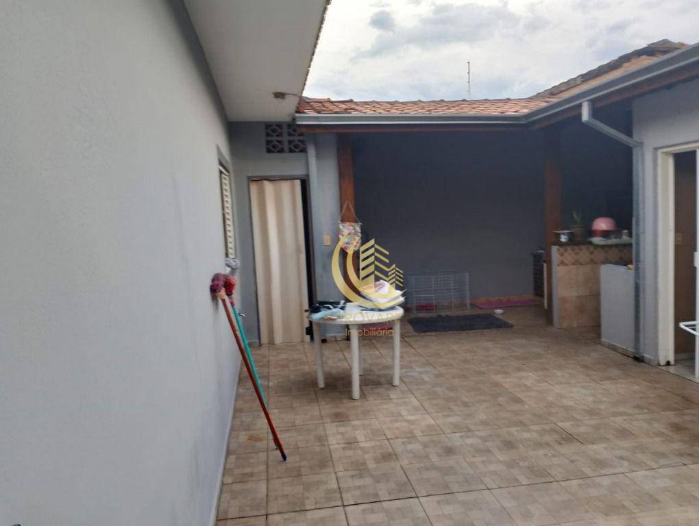 Casa à venda com 4 quartos, 180m² - Foto 14