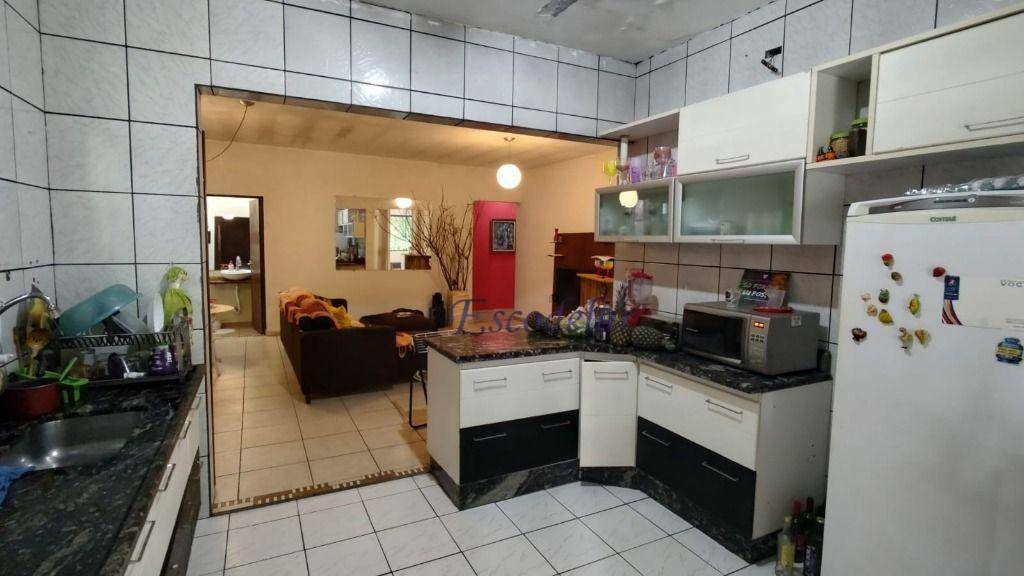 Casa à venda com 4 quartos, 250m² - Foto 14