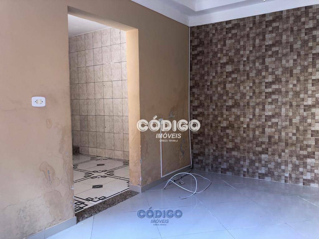 Sobrado à venda com 4 quartos, 200m² - Foto 2