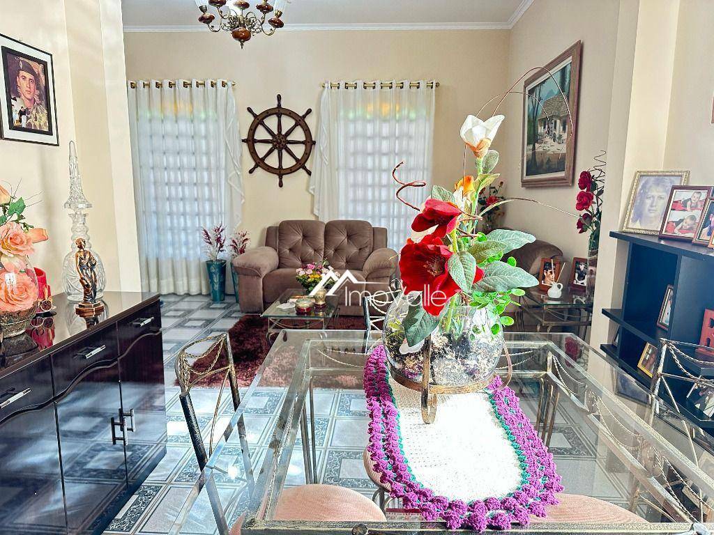 Casa à venda com 3 quartos, 200m² - Foto 3