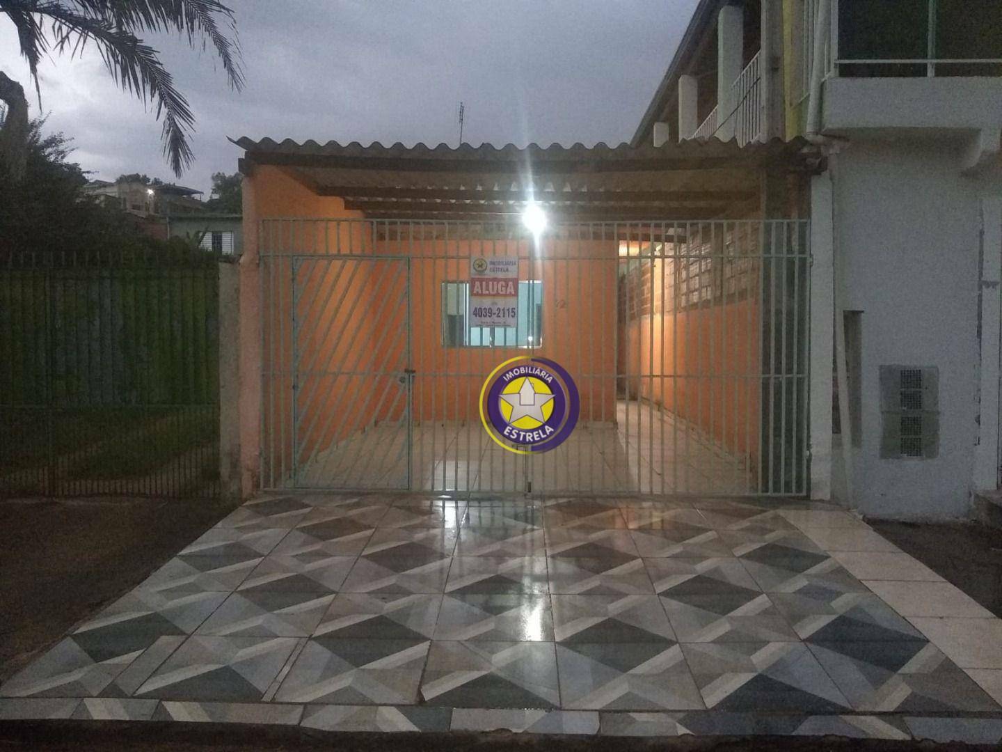 Casa para alugar com 2 quartos, 200M2 - Foto 1