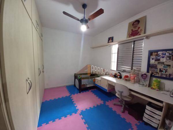 Casa à venda com 3 quartos, 200m² - Foto 9