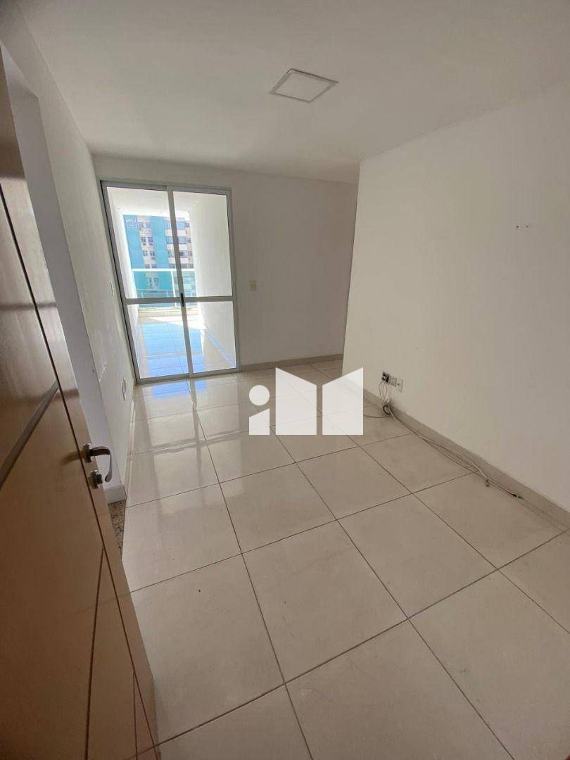 Apartamento à venda com 2 quartos, 70m² - Foto 2