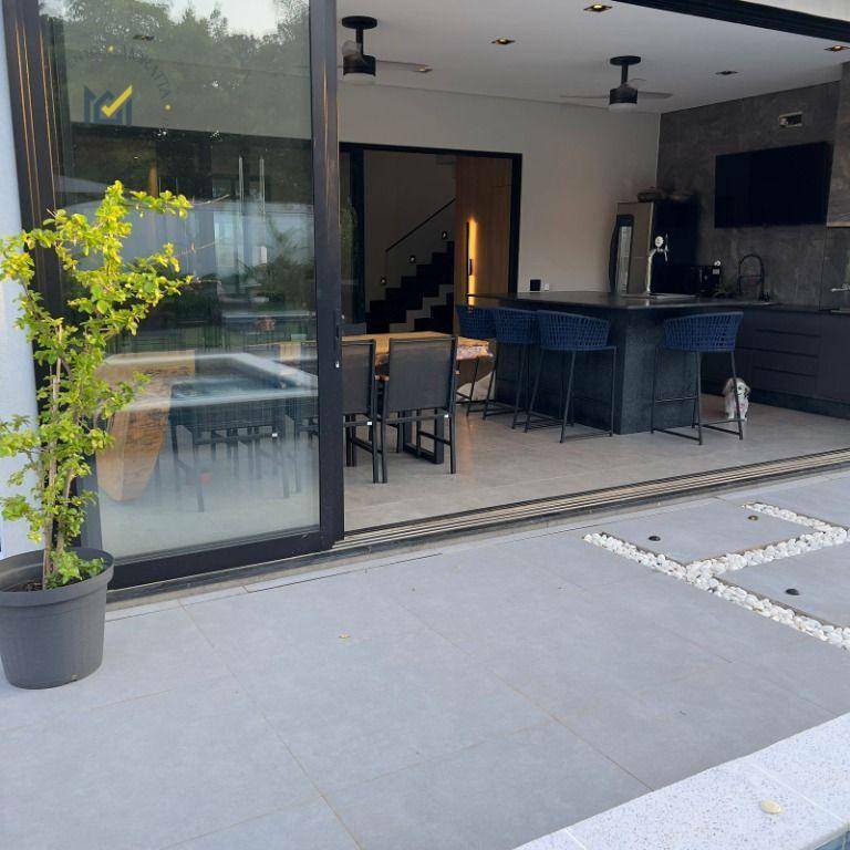 Casa de Condomínio à venda e aluguel com 3 quartos, 255m² - Foto 17