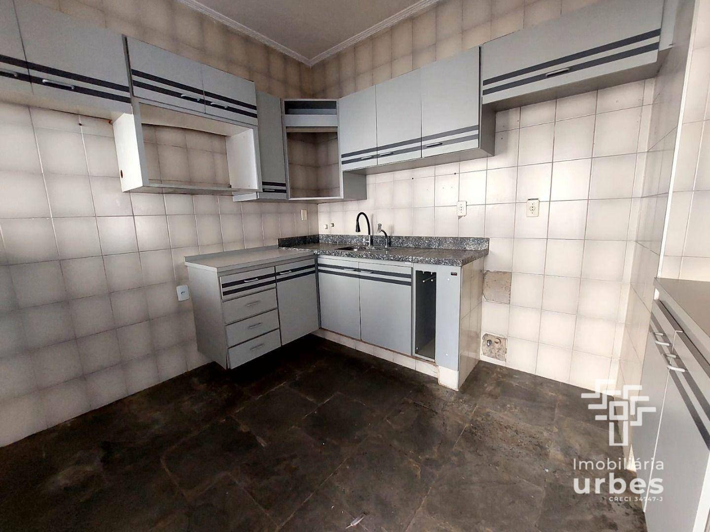 Casa para alugar com 4 quartos, 164m² - Foto 5