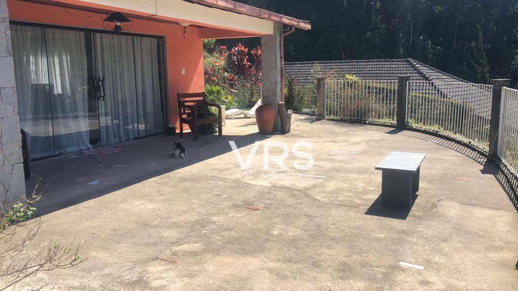 Casa à venda com 4 quartos, 124m² - Foto 2