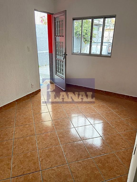 Casa à venda com 6 quartos, 250m² - Foto 3