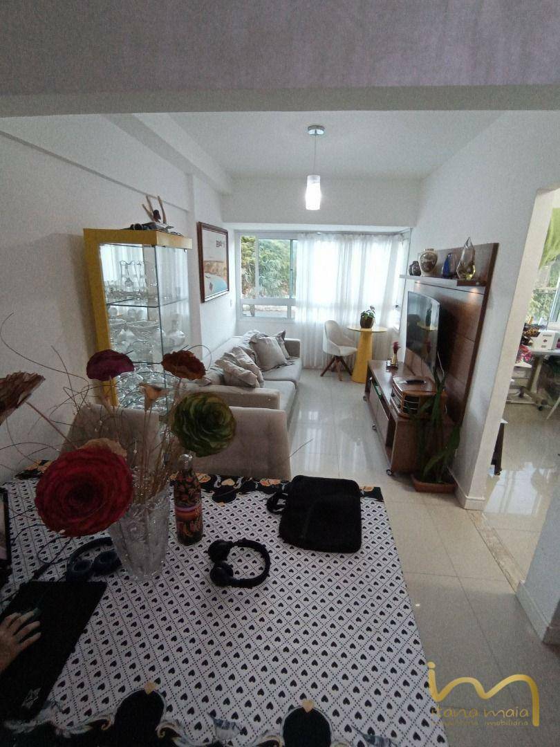 Apartamento à venda com 3 quartos, 70m² - Foto 2