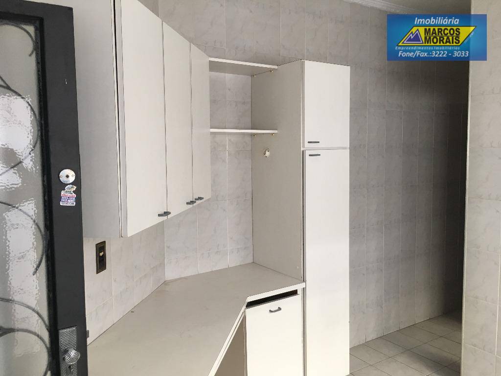 Casa à venda com 3 quartos, 328m² - Foto 18