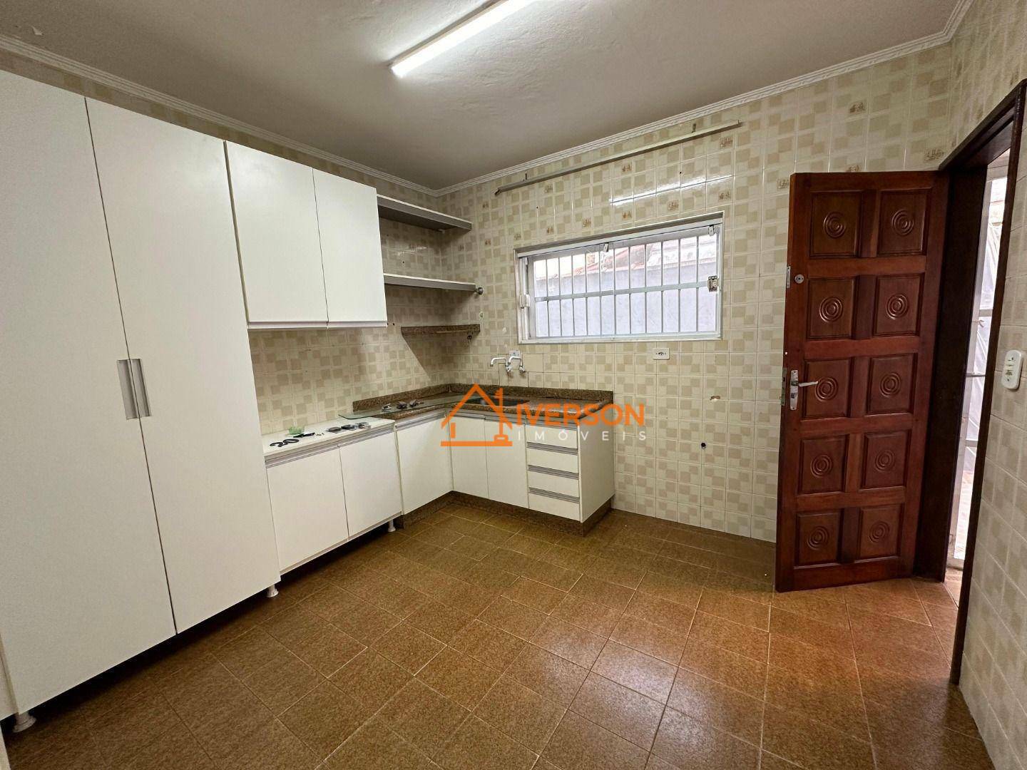 Casa à venda com 3 quartos, 110m² - Foto 4