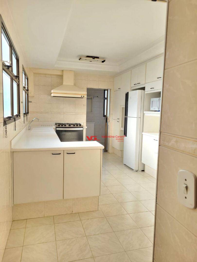 Apartamento para alugar com 3 quartos, 204m² - Foto 7