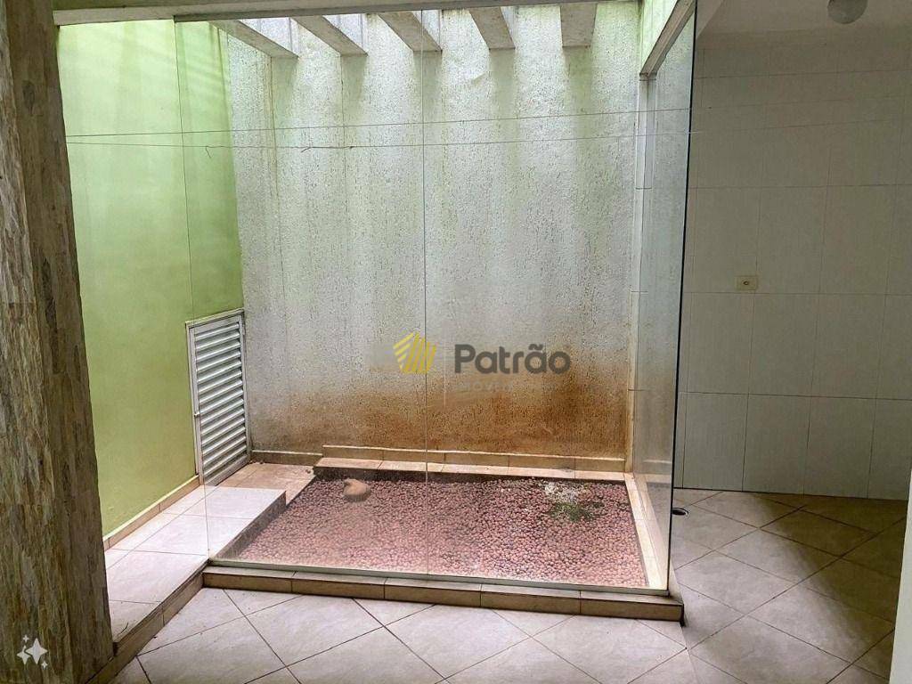 Sobrado à venda com 4 quartos, 216m² - Foto 13