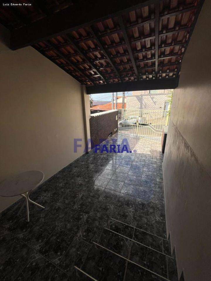 Casa à venda com 3 quartos, 100m² - Foto 2