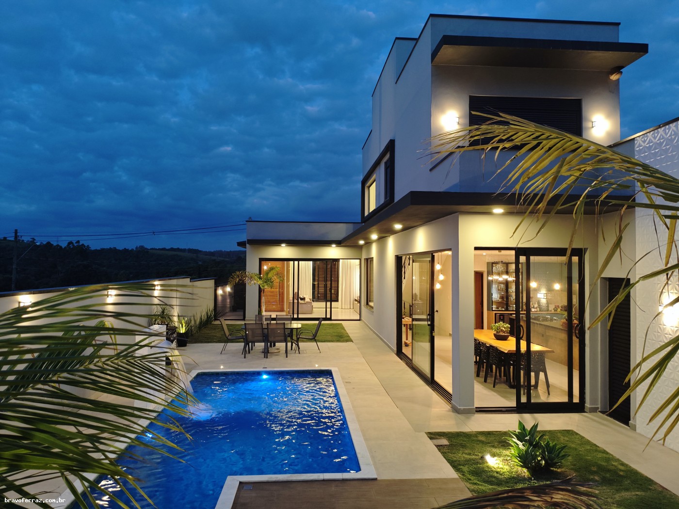 Casa de Condomínio à venda com 3 quartos, 272m² - Foto 2