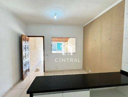 Casa à venda com 2 quartos, 54m² - Foto 1