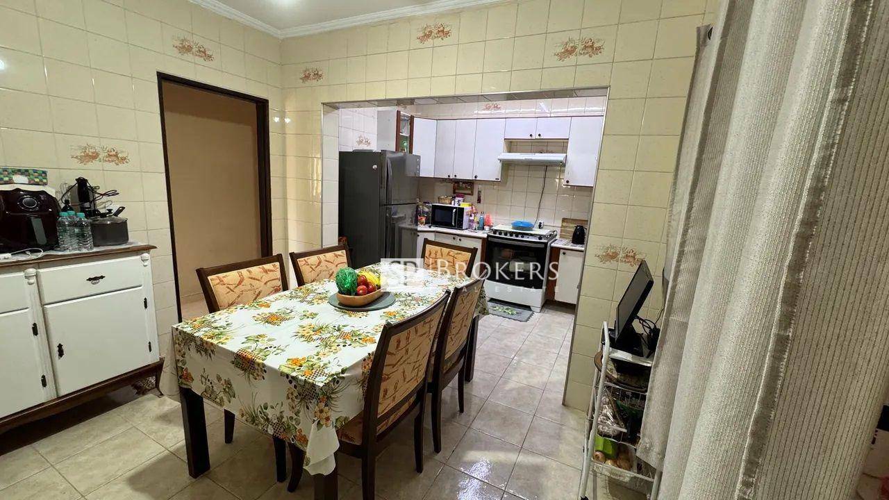 Casa, 5 quartos, 256 m² - Foto 2