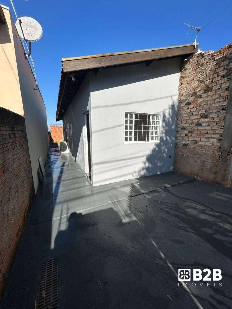Casa à venda com 1 quarto, 42m² - Foto 2