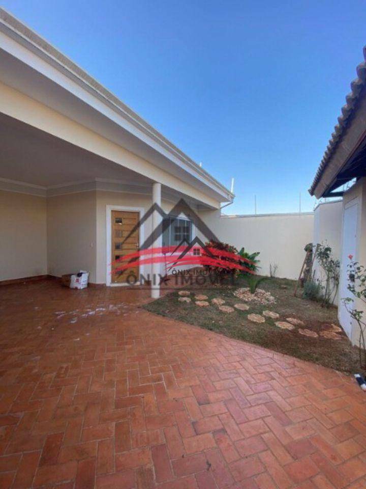 Casa à venda com 3 quartos, 175m² - Foto 1