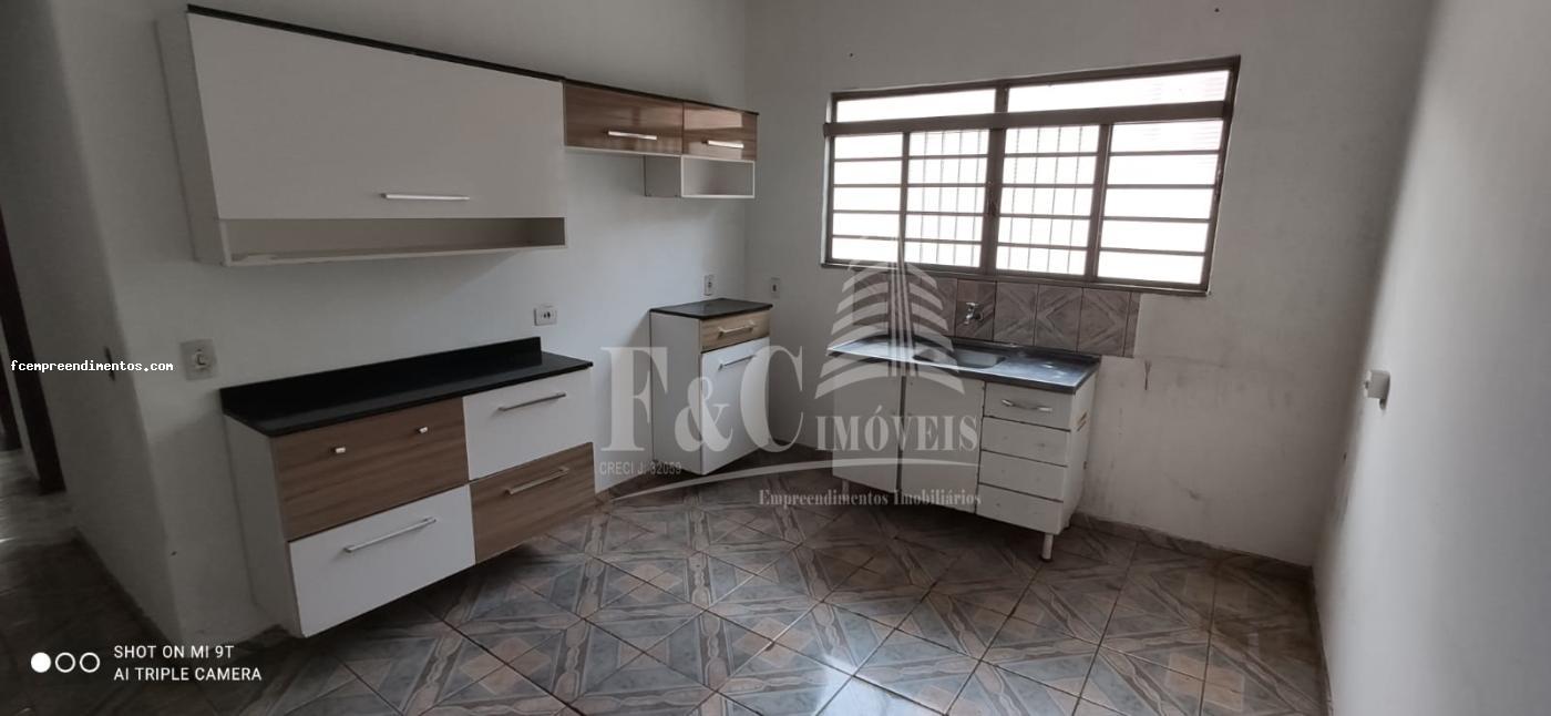 Casa à venda com 2 quartos, 140m² - Foto 1